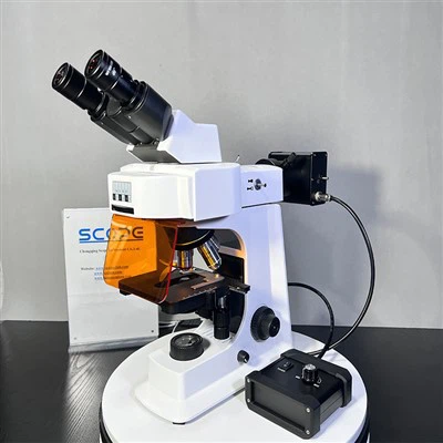 LED fluorescenční mikroskop